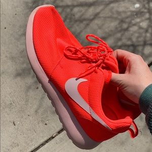 Nike roshe bright pink shoes